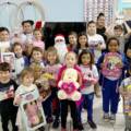 Colaboradores da Sudmar Transportes realizam sonhos de Natal com entrega de presentes aos alunos do Morro Inglês